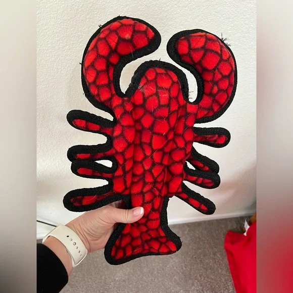 Red Lobster Plush Toy TUFFY’S OCEAN CREATURE LARRY LOBSTER SQUEAKY PLUSH DOG TOY - Picture 2 of 2